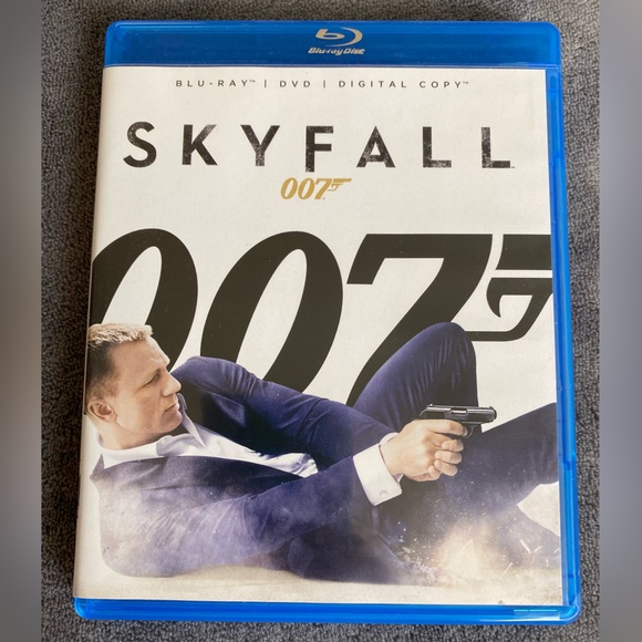 Skyfall Blu-Ray/DVD Combo Set - Picture 1 of 3